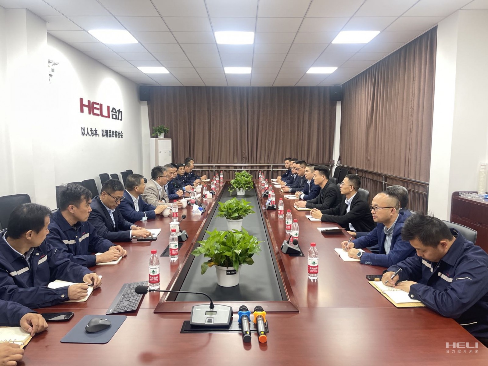 与上：：Ｐ卤G昆山、嘉定分公司员工交流座谈.jpg